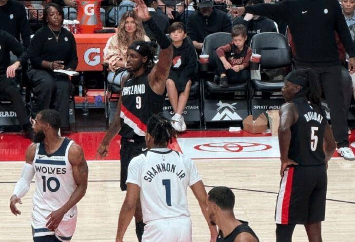 包含里程碑夜!波特兰开拓者绝杀压哨;NBA总决赛国际比赛日刷纪录;媒体盛赞;控场能力受关注的词条 包含里程碑夜!波特兰开拓者绝杀压哨;NBA总决赛国际比赛日刷纪录;媒体盛赞;控场能力受关注的词条